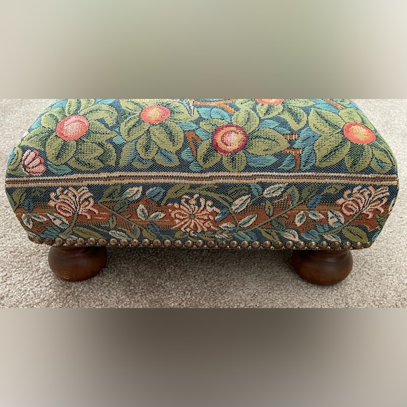Scully & Scully Fine Quality Tapestry Footstool Woodpecker Brand New NWT - Picture 4 of 13